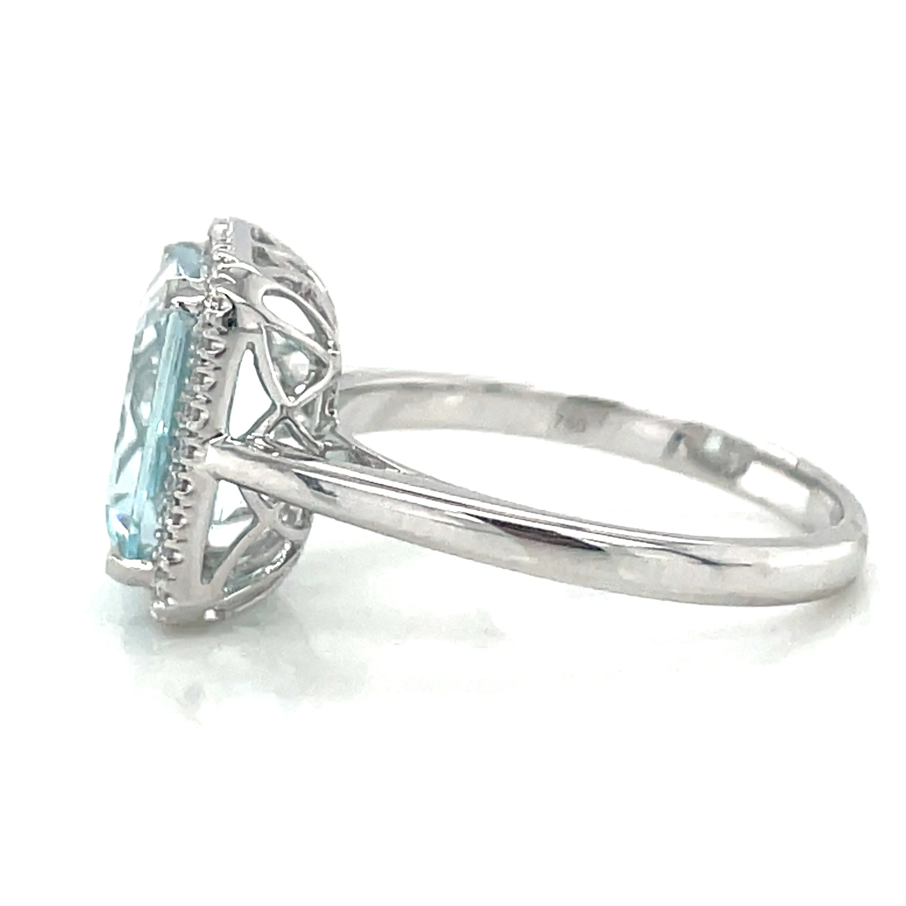 18ct White Gold 2.90ct Emerald Cut Aquamarine & Diamond Ring