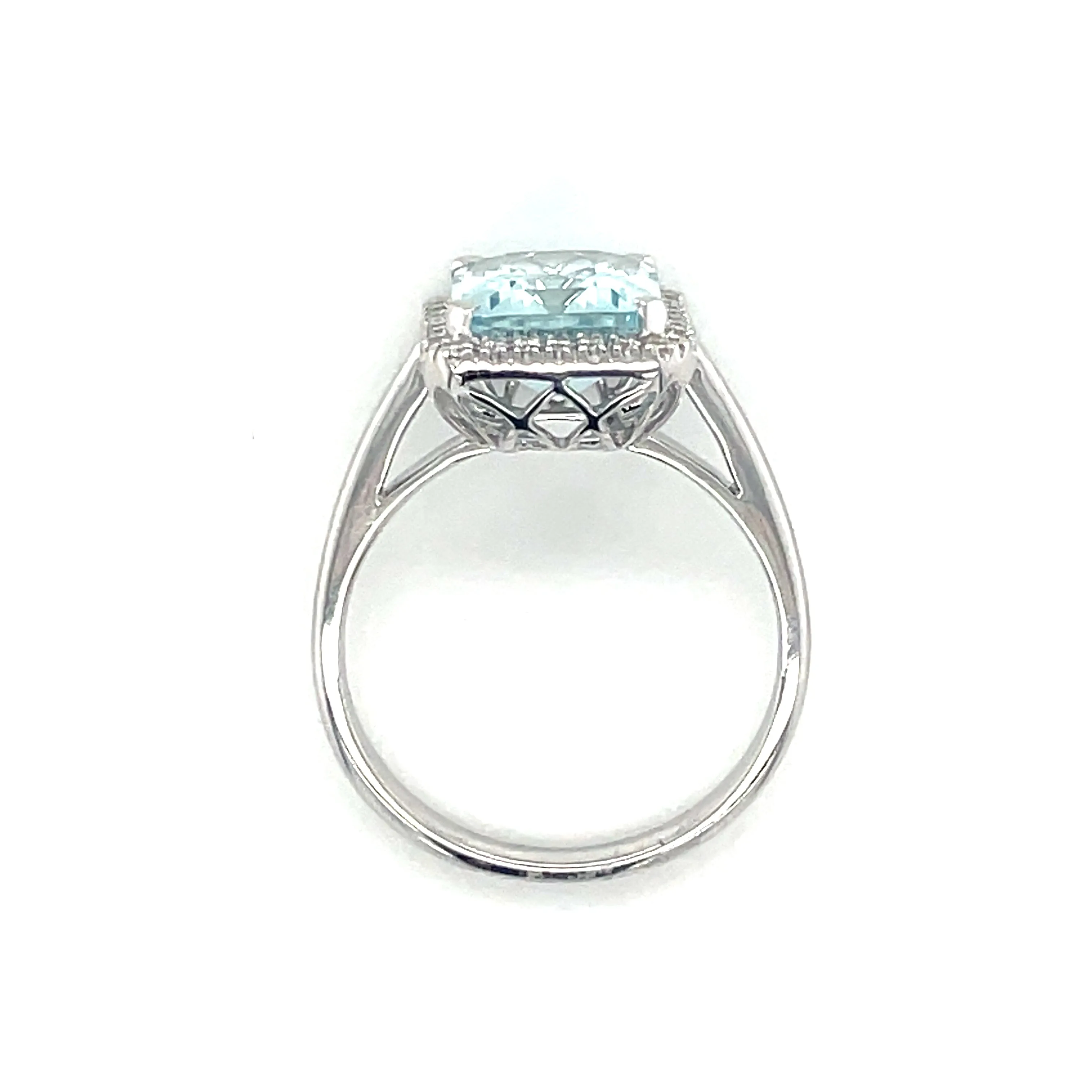 18ct White Gold 2.90ct Emerald Cut Aquamarine & Diamond Ring