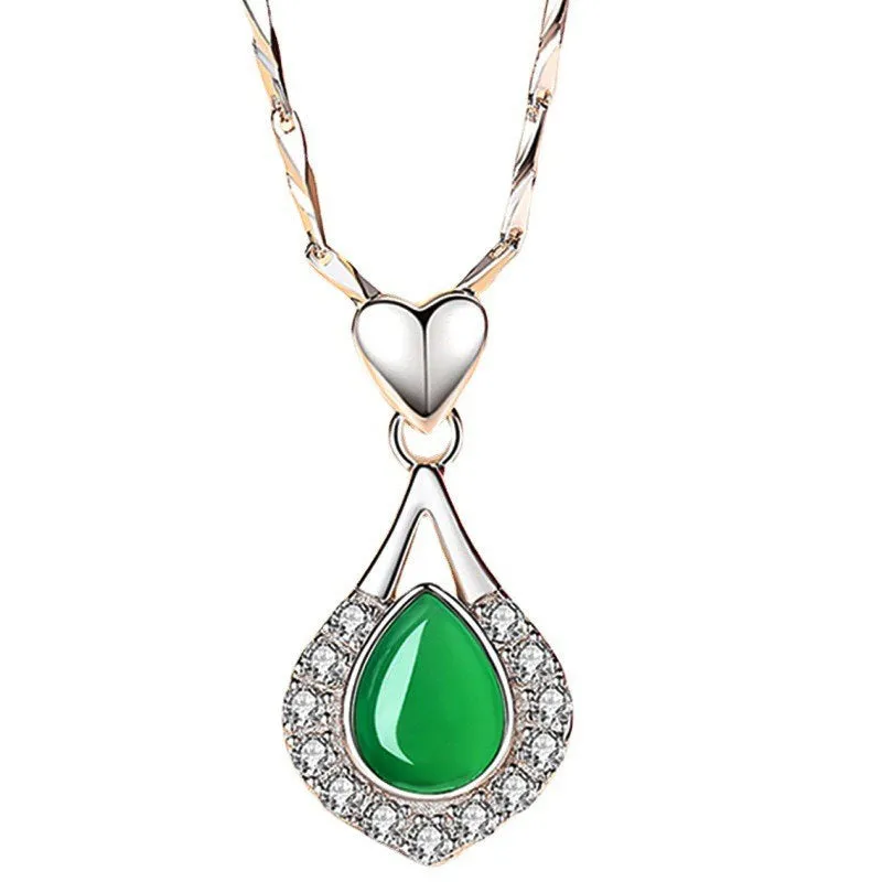 18K Green Jade Pendant Necklace with Natural Material and Delicate Craftsmanship