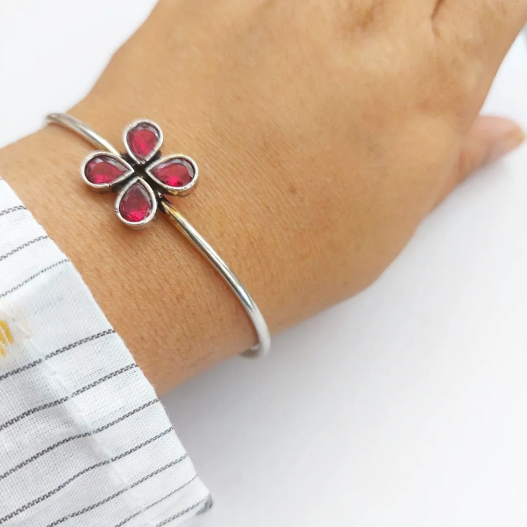 Adjustable Bracelet : Silver Toned Rani Pink Floral Charm Bracelet