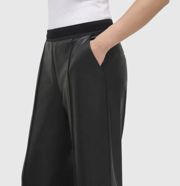 CHIARA SMART CROPPED FAUX LEATHER PANT - BLACK