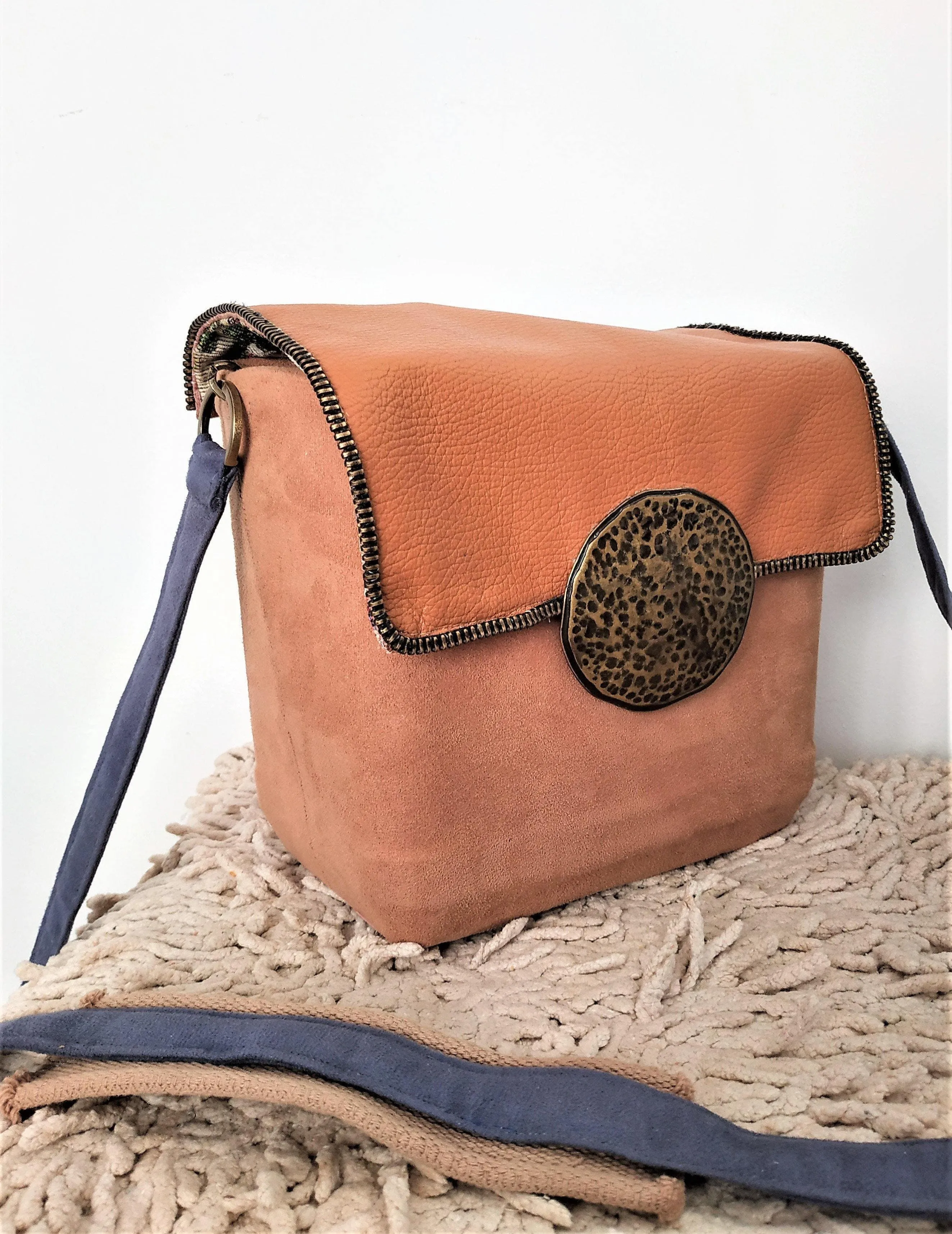 Cube-bag made of artificial suede, tapestry and leather