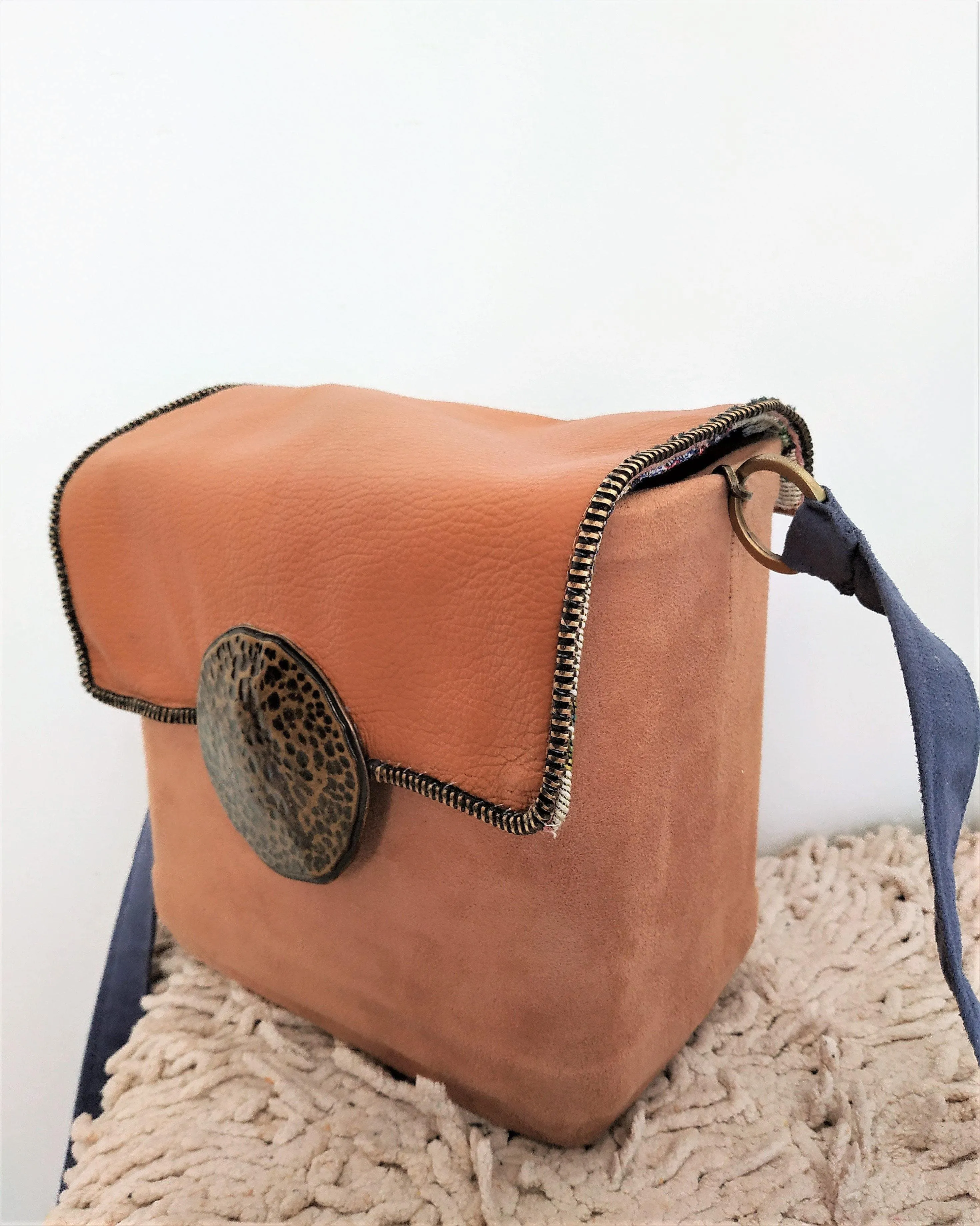 Cube-bag made of artificial suede, tapestry and leather