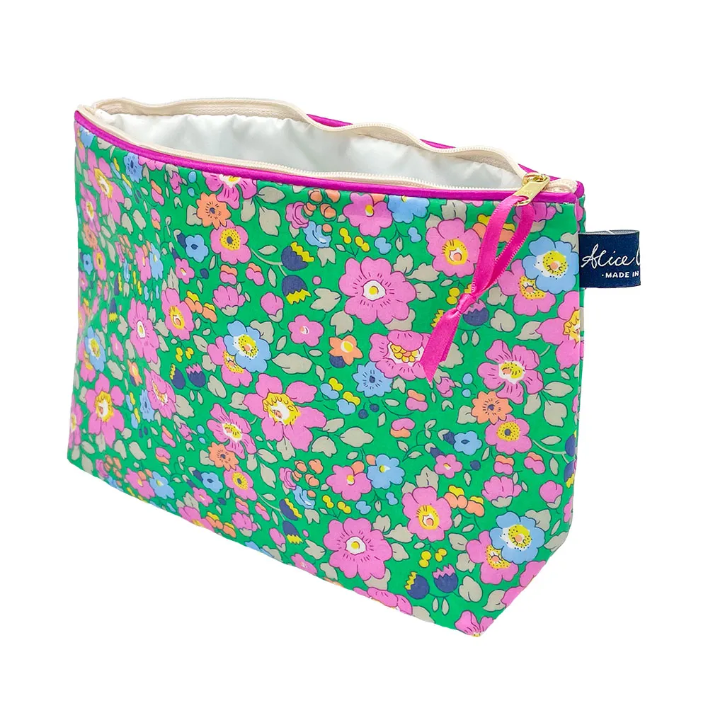 Liberty Matte Coated Wash Bag / Betsy Meadow