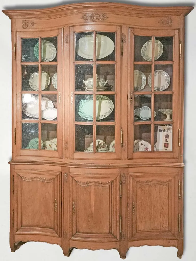 Rare 18th-Century French "Vitrine Galbée" from Île-de-France 102¾"