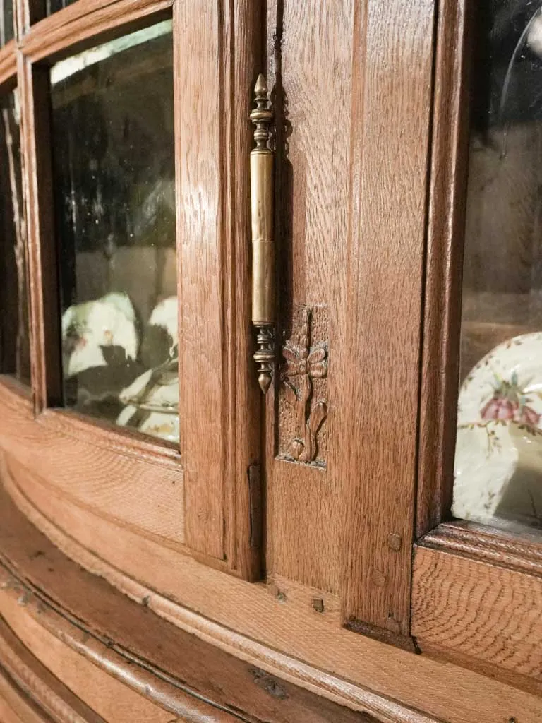 Rare 18th-Century French "Vitrine Galbée" from Île-de-France 102¾"