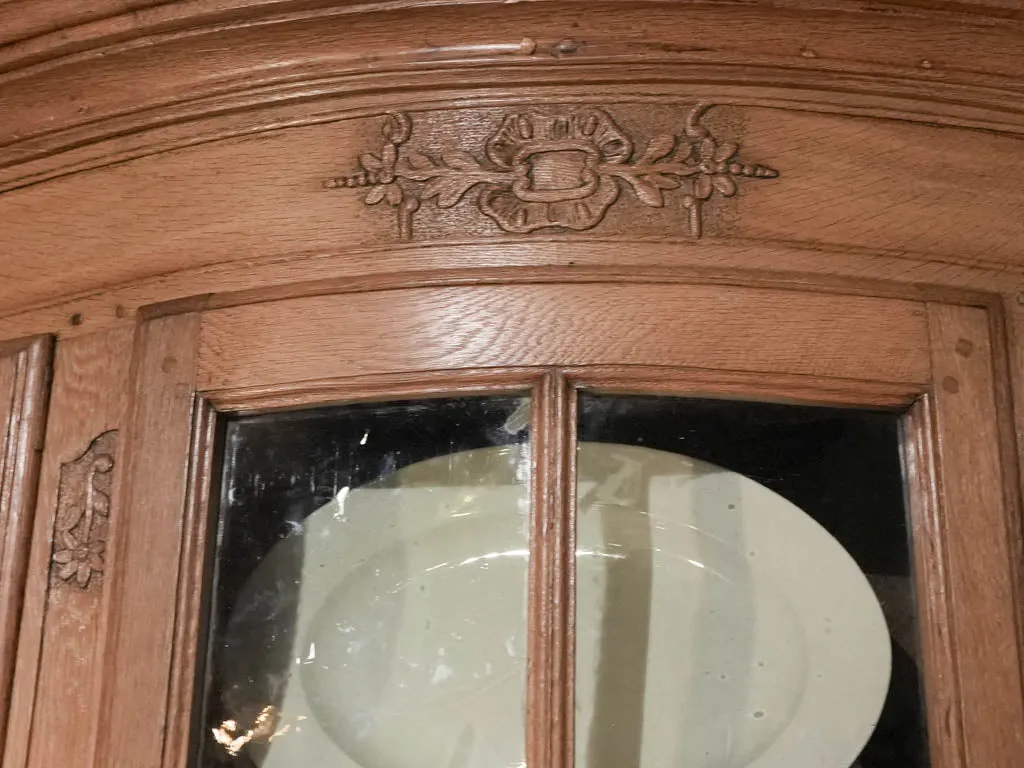 Rare 18th-Century French "Vitrine Galbée" from Île-de-France 102¾"