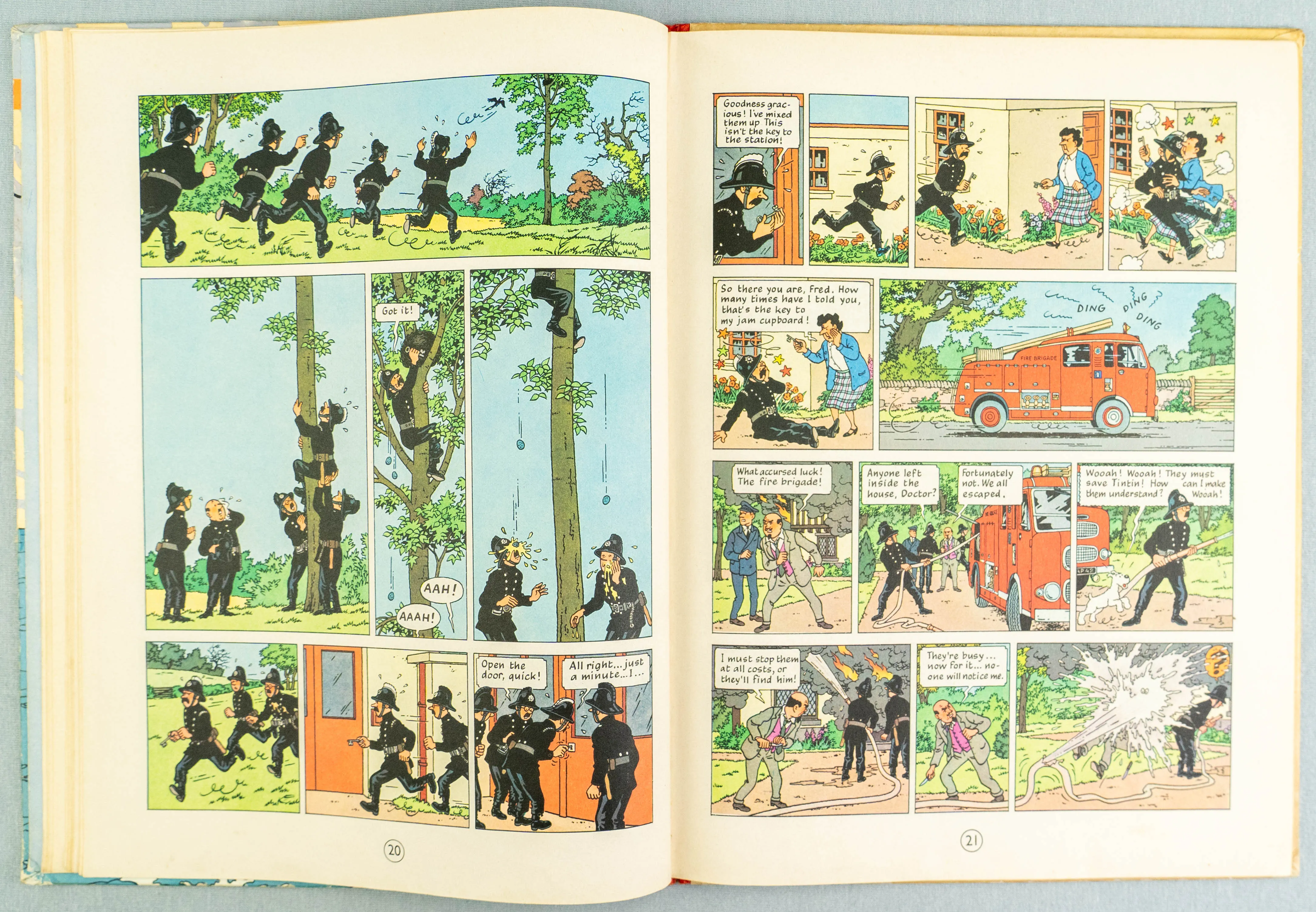 THE BLACK ISLAND Methuen 1966 1st Edition UK Hardback Rare Tintin book Herge EO