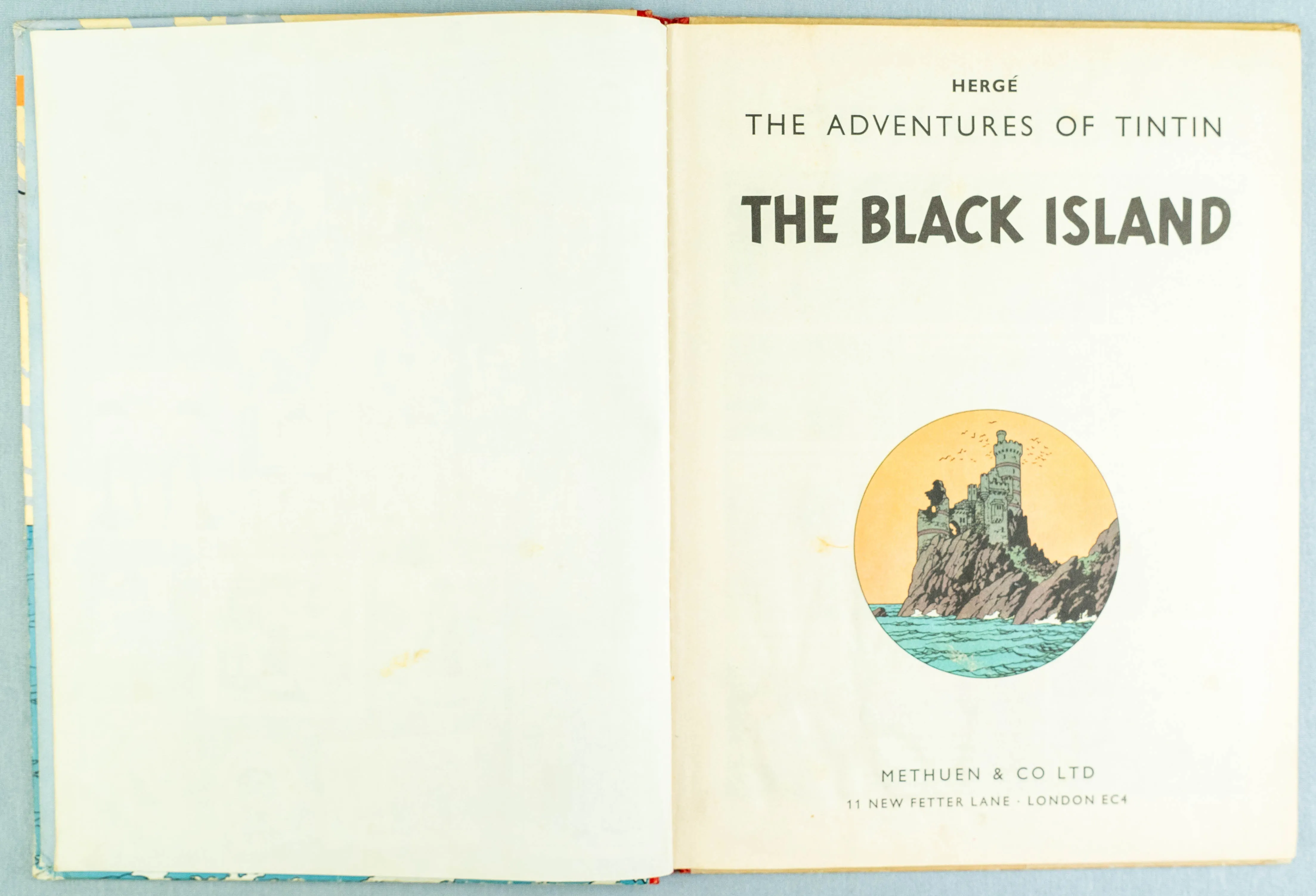 THE BLACK ISLAND Methuen 1966 1st Edition UK Hardback Rare Tintin book Herge EO