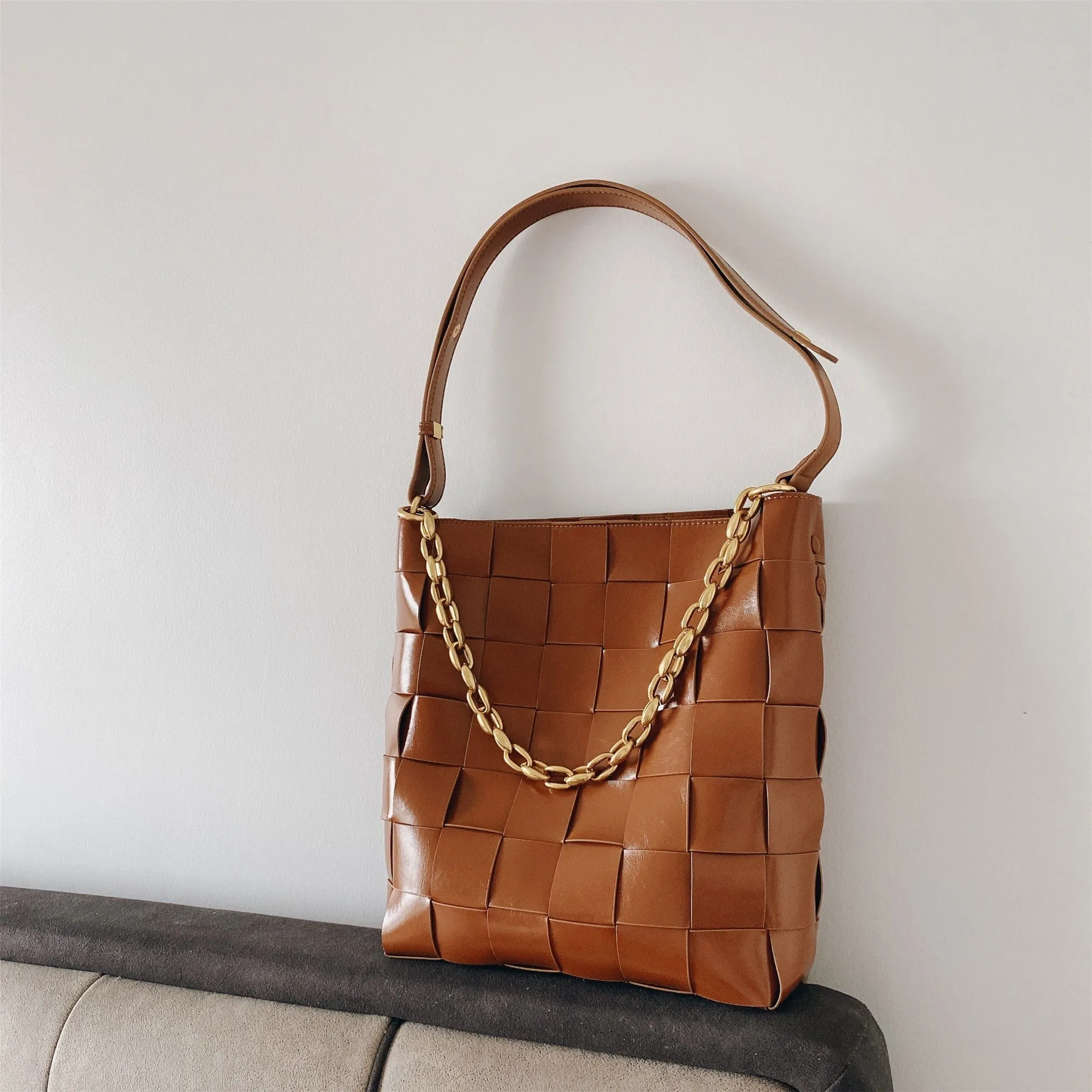 Womens Woven Leather Bucket Shoulder Bag With Small Pouch